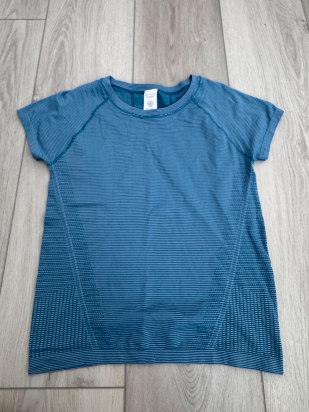 Athleta Momentum Seamless Tee - Size M - EUC